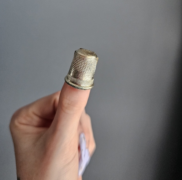 Texas Gold Thimble with Red and Yellow Shield - Picture 3 of 3